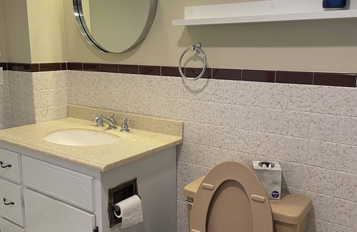 Everett Casa | Private room/shared 2 bathroom/full equipped kitchen/Free Parking/Close to T