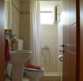 Ioannina Casa | Private Room Sunny Retreat with a Garden Terrace