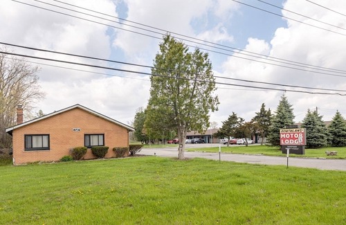 Riverview Apartamento | Private Room w/ Bath & Kitchen Access in Brownstown