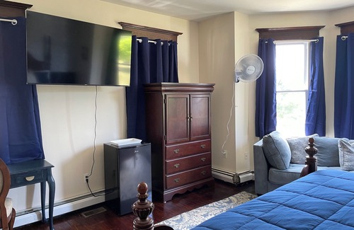 West Creek Cama Y Desayuno | Private Room w Full Bath near LBI Long Beach Island West Creek Tuckerton Venues