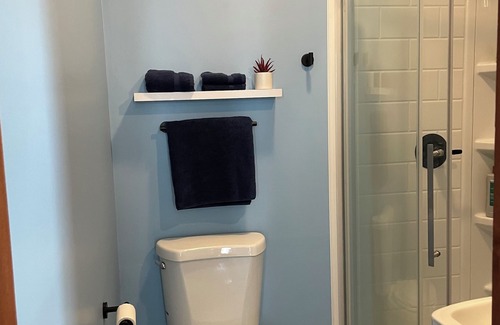 West Creek Cama Y Desayuno | Private Room w Full Bath near LBI Long Beach Island West Creek Tuckerton Venues