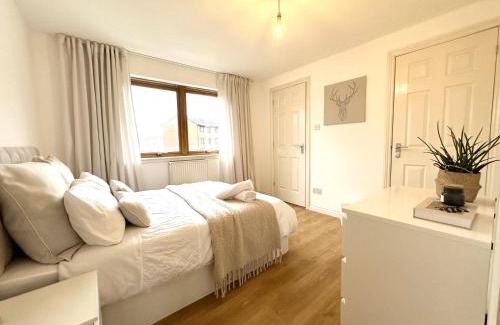 Rutherglen Casa | Private room with en-suite and parking in shared flat