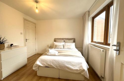Rutherglen Casa | Private room with en-suite and parking in shared flat