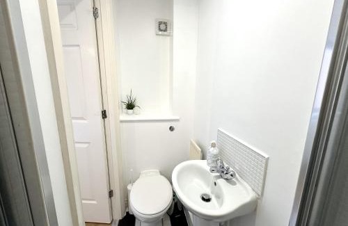 Rutherglen Casa | Private room with en-suite and parking in shared flat