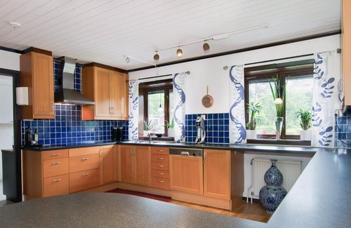 Umea Casa | Private Room with No Windows in Shared House-4