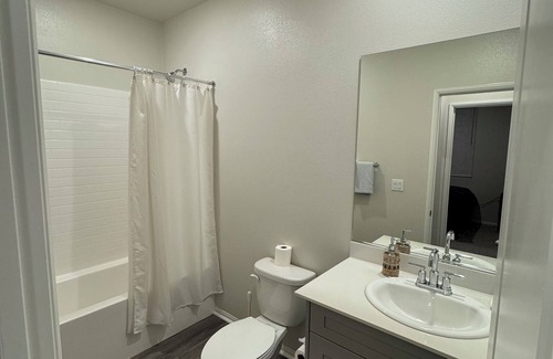 Temecula Casa | Private Room with own bathroom in Winchester, 12 mins away from Temecula Winery
