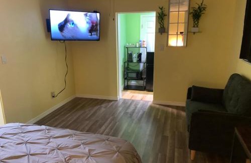 Pinellas Park Casa | Private room with private bathroom entrance porch and driveway
