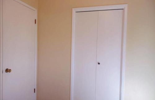 Richmond Casa | private room with queen bed in richmond 202