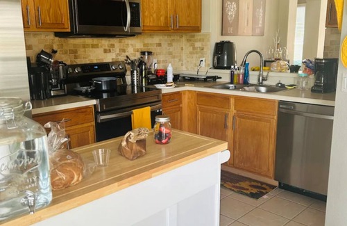 Deltona Lakes Casa | Private room with shared clean bathroom in cozy home. 420 friendly.