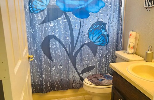 Deltona Lakes Casa | Private room with shared clean bathroom in cozy home. 420 friendly.