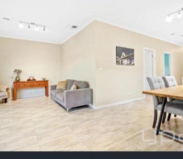 Truganina Casa | Private Room2 20 minute CBD and Airport