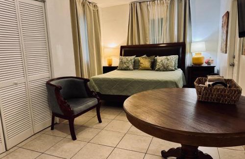 Buena Vista Casa | Private Rooms at Miami, Buena Vista with Parking