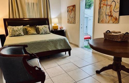 Buena Vista Casa | Private Rooms at Miami, Buena Vista with Parking