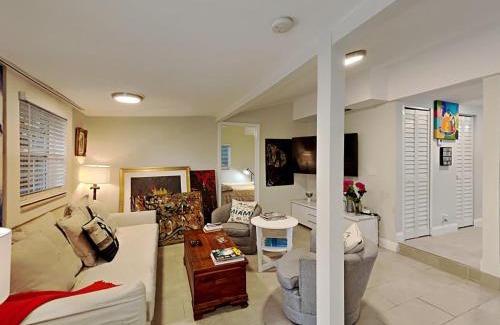Little Haiti Casa | Private Rooms at Miami Centrally Located with free Parking