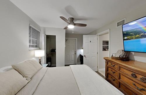 Little Haiti Casa | Private Rooms at Miami Centrally Located with free Parking