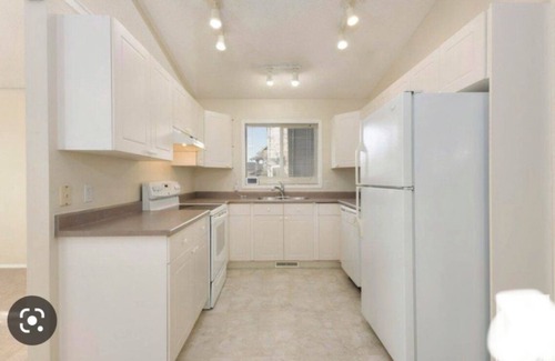 Northeast Edmonton Casa | Private Rooms Close to Superstore,Walmart Londonderry Mall & Costco