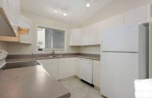 Northeast Edmonton Casa | Private Rooms Close to Superstore,Walmart Londonderry Mall & Costco