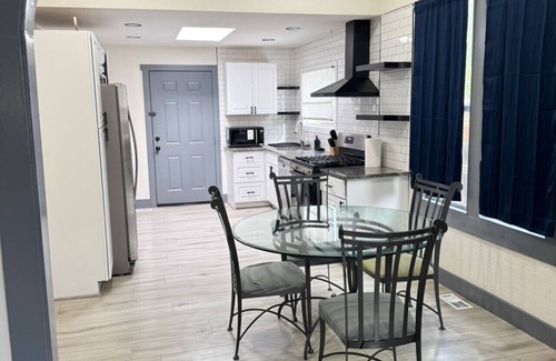 Barnum West Casa | Private Rooms near Downtown Denver & Lake Room 1