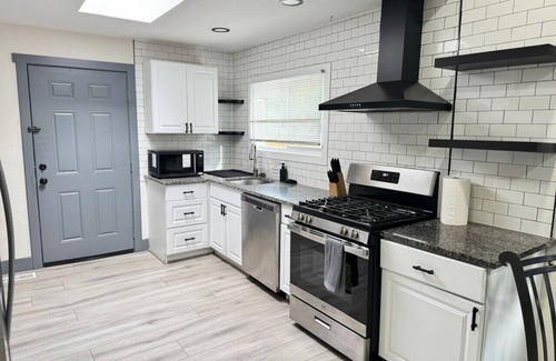 Barnum West Casa | Private Rooms near Downtown Denver & Lake Room 1