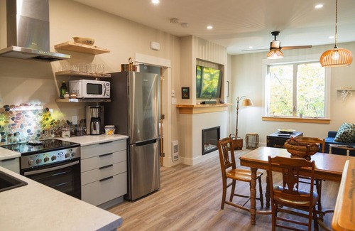 Chemainus Cama Y Desayuno | Private rural vacation home stay in Stocking Creek Park, Cowichan Valley