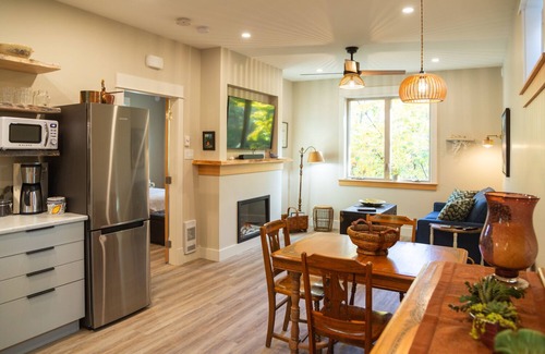 Chemainus Cama Y Desayuno | Private rural vacation home stay in Stocking Creek Park, Cowichan Valley