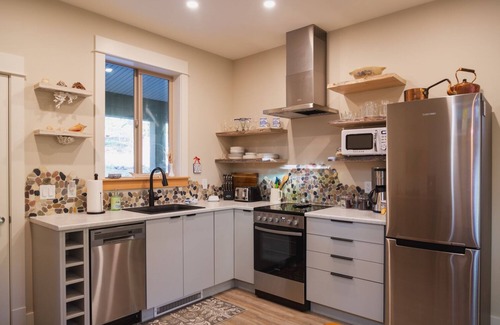 Chemainus Cama Y Desayuno | Private rural vacation home stay in Stocking Creek Park, Cowichan Valley