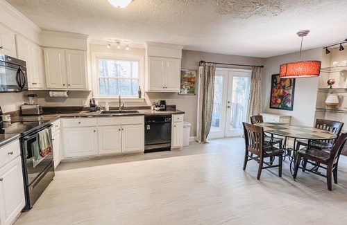 Evans Casa | Private Rustic 3BR Quaint Cottage on Pond in woods - Close to Evans Town Center