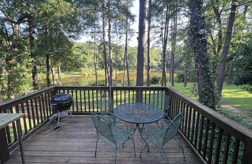 Evans Casa | Private Rustic 3BR Quaint Cottage on Pond in woods - Close to Evans Town Center