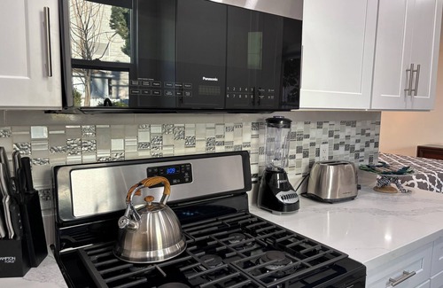 West Los Angeles Casa | Guest House-Westside Location! In our family 50 Years as a rental