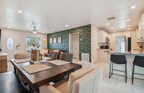 Spring Hill Casa | Private Salt Water Pool, expansive patio + outdoor kitchen