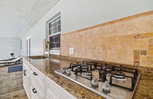 Spring Hill Casa | Private Salt Water Pool, expansive patio + outdoor kitchen