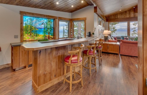 Tahoma Casa | PRIVATE SANDY BEACH! BUOY, SLEEPS 16.