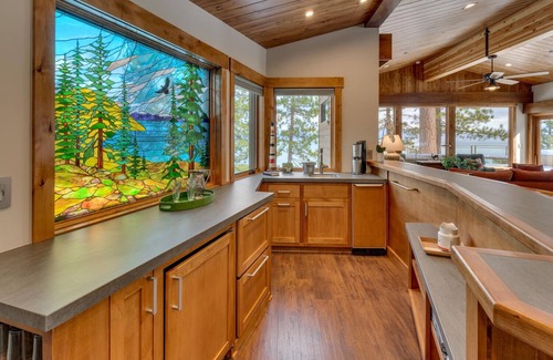 Tahoma Casa | PRIVATE SANDY BEACH! BUOY, SLEEPS 16.