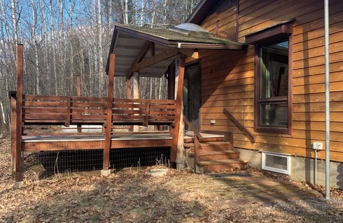 Cable Casa | Private, secluded 2-bedroom house with King, Queen beds near Cable with WiFi, AC
