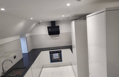 Warnham Apartamento | Private secluded apartment with pool, hot tub, sauna and steam room just for you