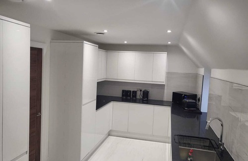 Warnham Apartamento | Private secluded apartment with pool, hot tub, sauna and steam room just for you