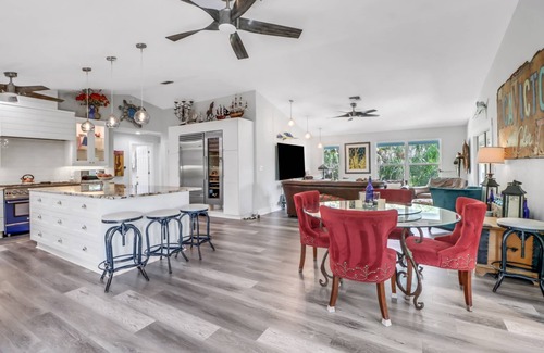 Truckland Casa | Private, Secluded, Close to Beach! Heated Pool! 2 Living Spaces! Over $125 Free Daily Activities!