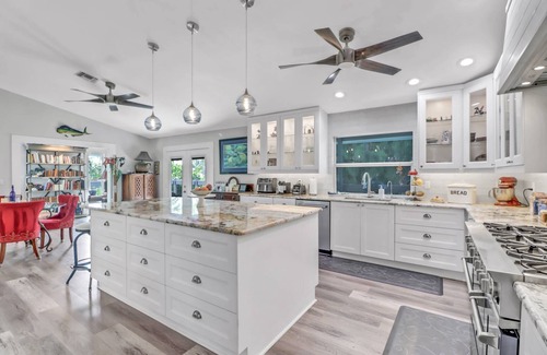 Truckland Casa | Private, Secluded, Close to Beach! Heated Pool! 2 Living Spaces! Over $125 Free Daily Activities!