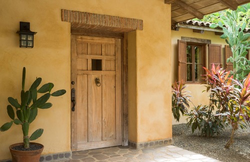 Playa Langosta Casa | Aislado Tamarindo Beach House - acceso directo a la playa. Perfecto para familias