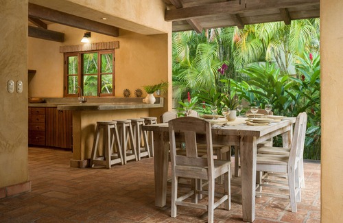 Playa Langosta Casa | Aislado Tamarindo Beach House - acceso directo a la playa. Perfecto para familias