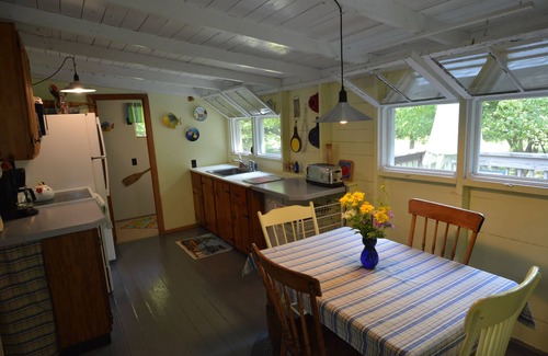 Alburg Cabaña | Private Secluded Waterfront Cottage - Escapada de todo!