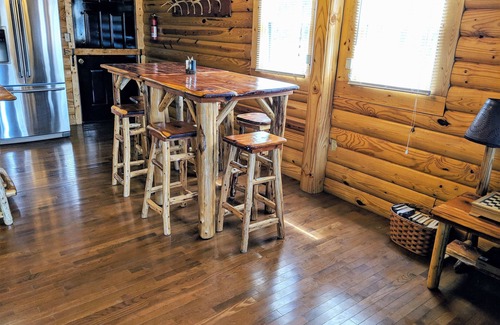 Louisa Cabina | Alquiler privado y aislado Yatesville Lake Cabin, Lakeview, Wifi, Kayaks, Arcade!