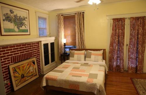 Clifton Apartamento | Private Second Floor Apartment in Clifton close to Zoo, Hospitals and University