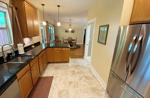 Horse Shoe Cabina | Private Setting w/Blue Ridge Mtn. Views - No Stairs - 2 King Beds - Ecusta Trail
