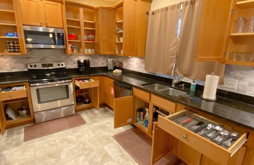 Horse Shoe Cabina | Private Setting w/Blue Ridge Mtn. Views - No Stairs - 2 King Beds - Ecusta Trail
