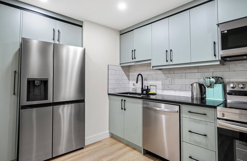 Symons Valley Casa | Private Sherwood Suite by Park