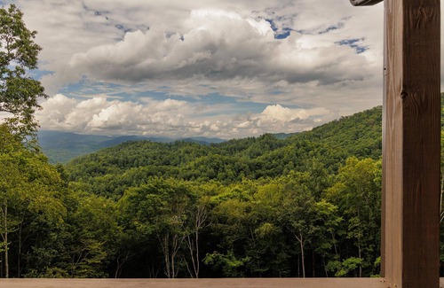 Bryson City Cabina | Private Smoky Mountain destination Above the Clouds