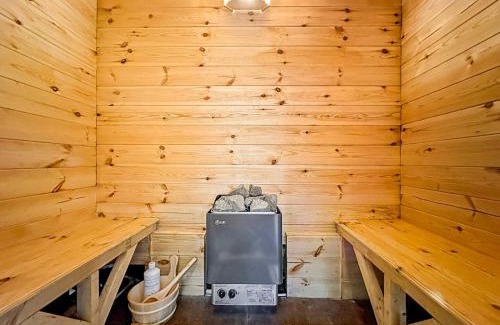 West Ham Apartamento | Private Spa Apartment In Maerdy Hot Tub & Sauna