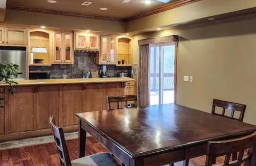 Bentonville Casa | Private space in Bentonville with a forest view!