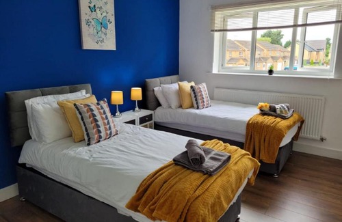 Peterborough Apartamento | Private Spacious 2 Bedroom, 2 Bathroom & 2 Parking by Srk Accommodation